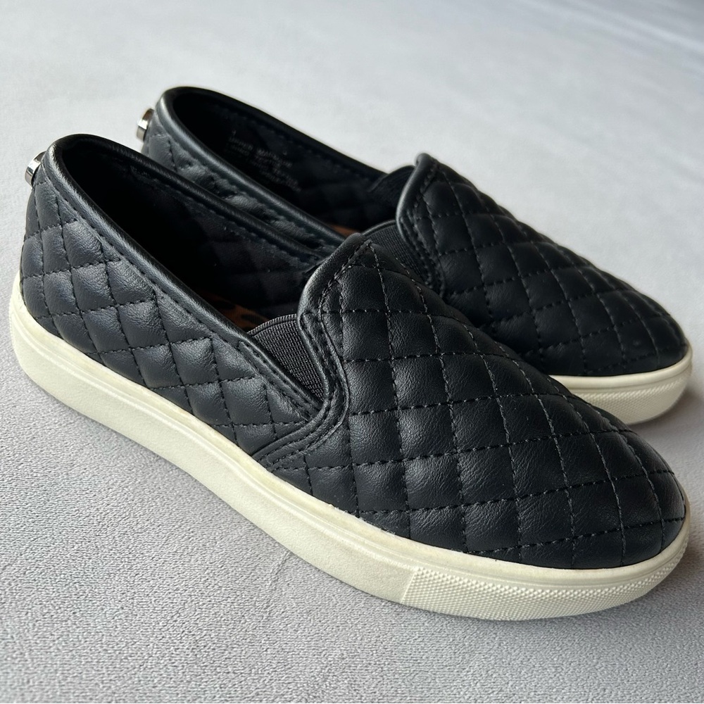 Steve Madden ~ Quilted Slip On Sneaker ~ Kids Size 1 - Picture 9 of 17